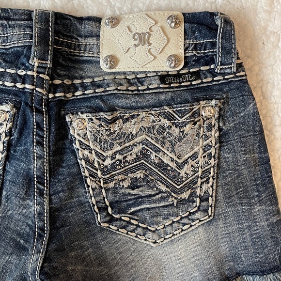 ✨SOLD✨ Miss Me Signature Shorts - Picture 3 of 6